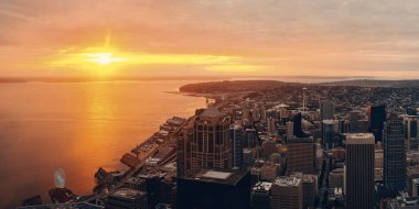 Gün batımında Seattle çatı panorama görünüm