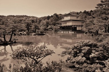 Kyoto'da tarihi bina ile kinkaku-ji Tapınağı