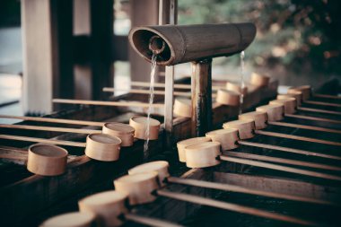 El yıkama havuzu tapınak içinde