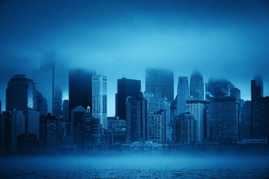 New York şehrinde şehir merkezinde sis