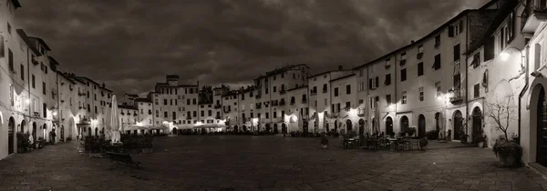 Piazza dell Anfiteatro panorama notturno — Foto Stock