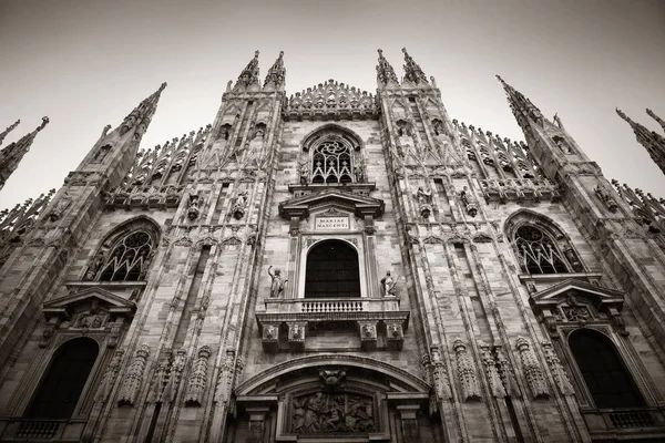 Primer plano de la Catedral de Milán —  Fotos de Stock