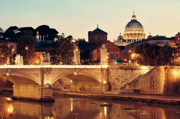 강 Tiber로 로마 — 스톡 사진