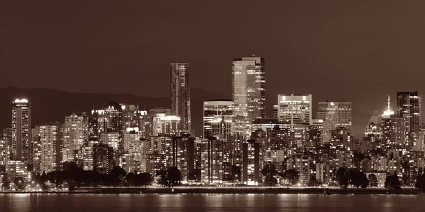 Skyline de la ville de Vancouver la nuit — Photo