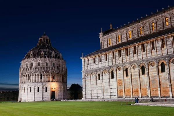 Piazza dei Miracoli de Pisa — Foto de Stock