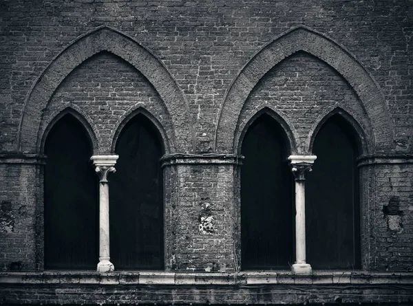 Siena régi épület, vintage windows — Stock Fotó