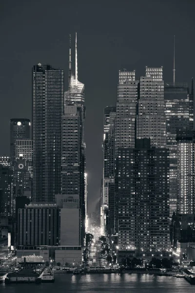 Manhattan Midtown Skyline por la noche —  Fotos de Stock