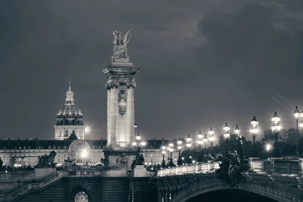 Александр III мост ночью вид в Париже — стоковое фото