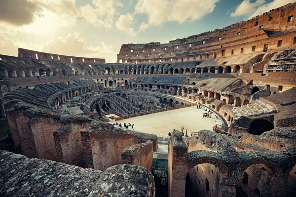 Roma Colosseum görünümünde — Stok fotoğraf