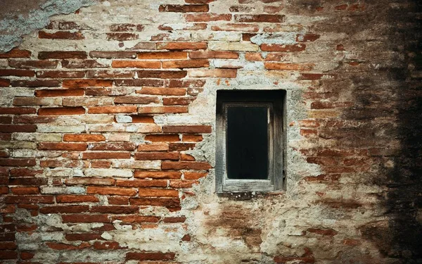 Janela vintage com textura de tijolo — Fotografia de Stock