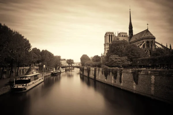 Paris mit Fluss Seine — Stockfoto
