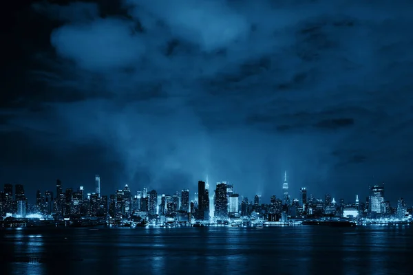 Manhattan Midtown Skyline om natten – stockfoto