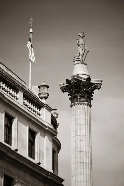 Colonna Nelson e lampada vintage a Londra — Foto Stock