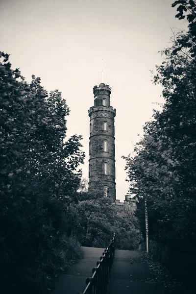 Calton Hill com monumento Nelson em Edimburgo — Fotografia de Stock