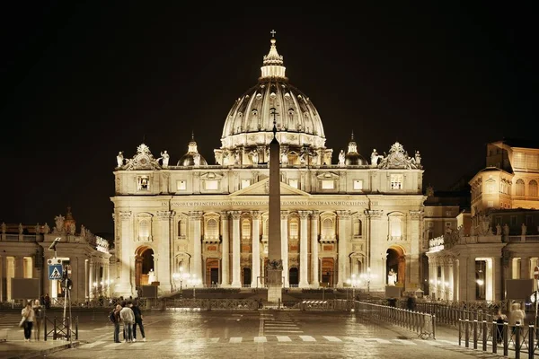 Basílica de St. Peters à noite — Fotografia de Stock