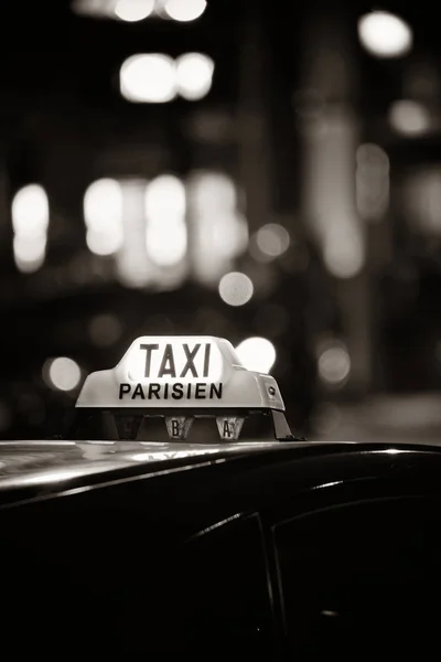 Taxi's nachts in Parijs — Stockfoto