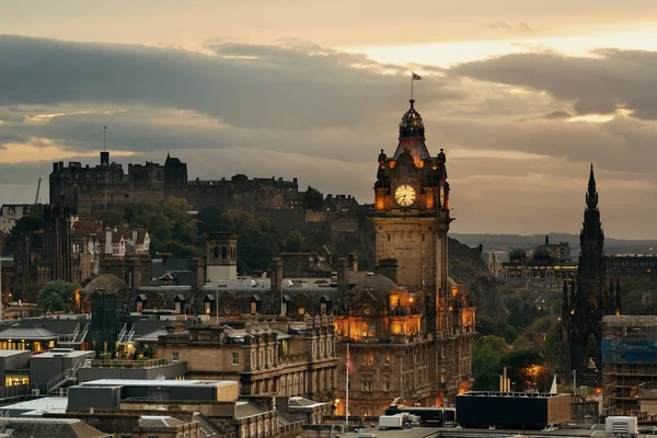 Edimburgo vista de la ciudad por la noche — Foto de Stock