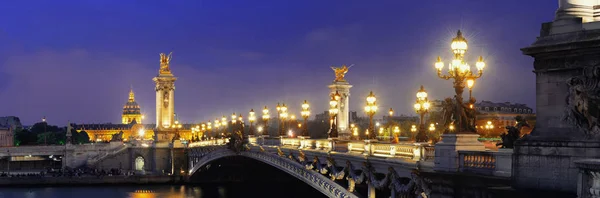 Alexandre Iii most noční pohled v Paříži — Stock fotografie
