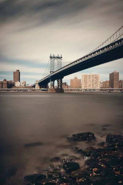 Manhattan Bridge a centra New Yorku — Stock fotografie
