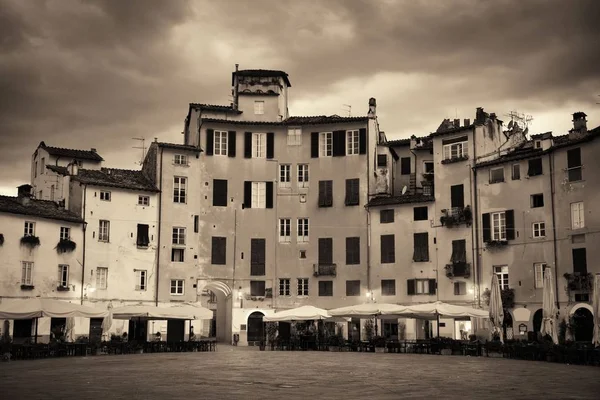 Piazza dell Anfiteatro vista notturna — Foto Stock