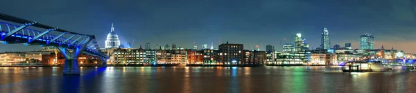 Millennium Bridge and St Pauls Cathedral — Stock Photo, Image