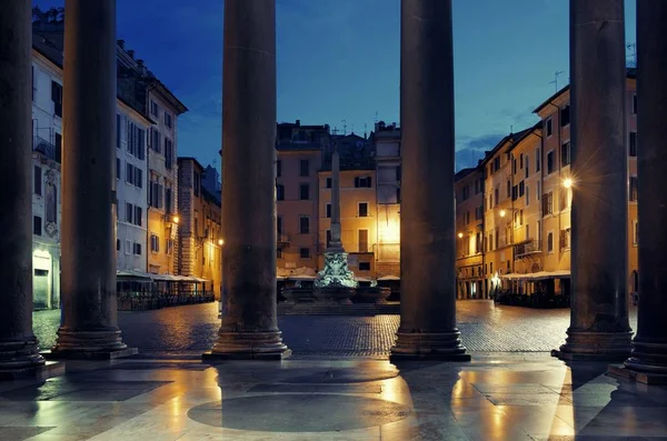 Pantheon di notte a roma — Foto Stock