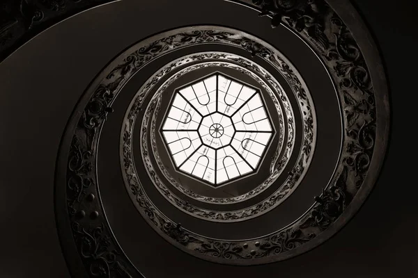 바티칸 박물관에 있는 나선 형 계단 — 스톡 사진