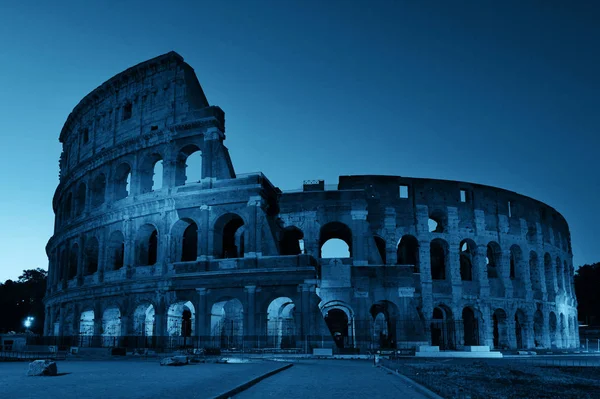 晚上在罗马的斗兽场 — 图库照片