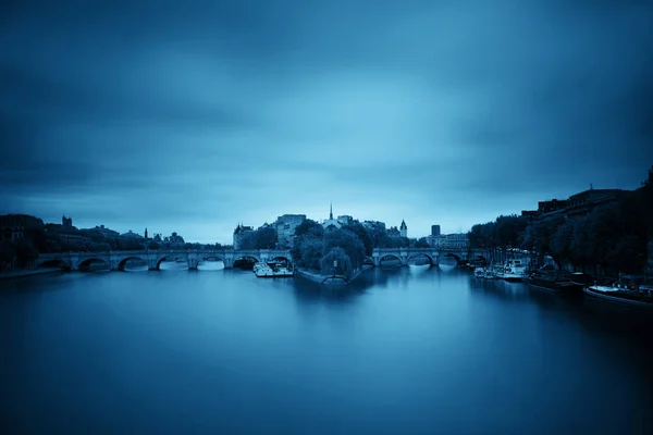 Вид Парижа на реку — стоковое фото