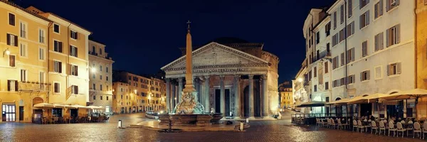 Pantheon di notte a roma — Foto Stock