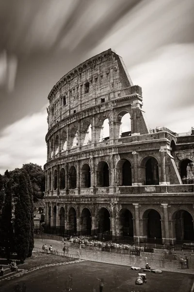 Roma Colosseum görünümünde — Stok fotoğraf
