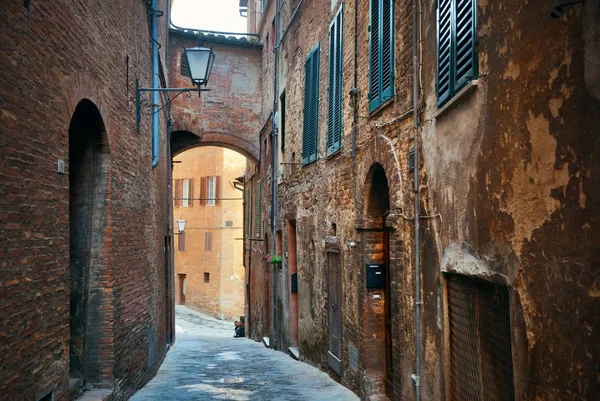 Siena sokak kemer — Stok fotoğraf