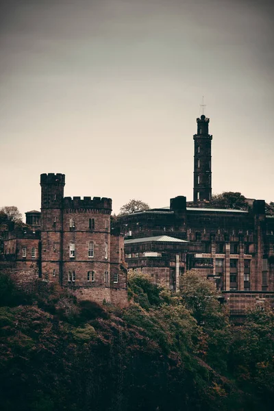 Monumento a Calton Hill con Nelson en Edimburgo —  Fotos de Stock