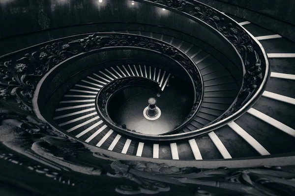 梵蒂冈博物馆螺旋形楼梯 — 图库照片