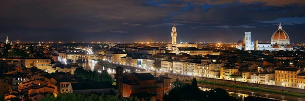 Florens katedral med stadens silhuett — Stockfoto