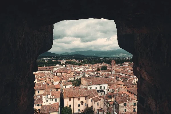 Zobrazení střeše panorama města Lucca — Stock fotografie