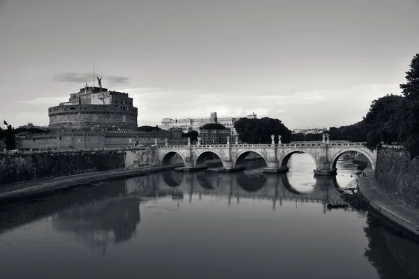 Castel Sant Angelo y el río Tíber en Roma —  Fotos de Stock