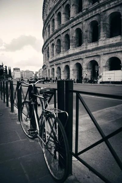 Roma Colosseum görünümünde — Stok fotoğraf