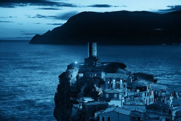 Bâtiments Vernazza et mer à Cinque Terre — Photo