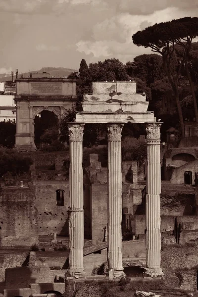 Římské fórum s ruinami — Stock fotografie
