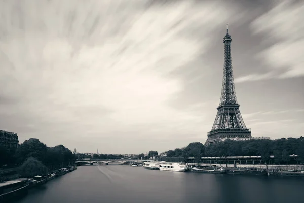 Senna e Torre Eiffel a Parigi — Foto Stock