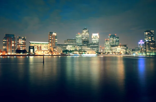 London Canary Wharf w nocy — Zdjęcie stockowe
