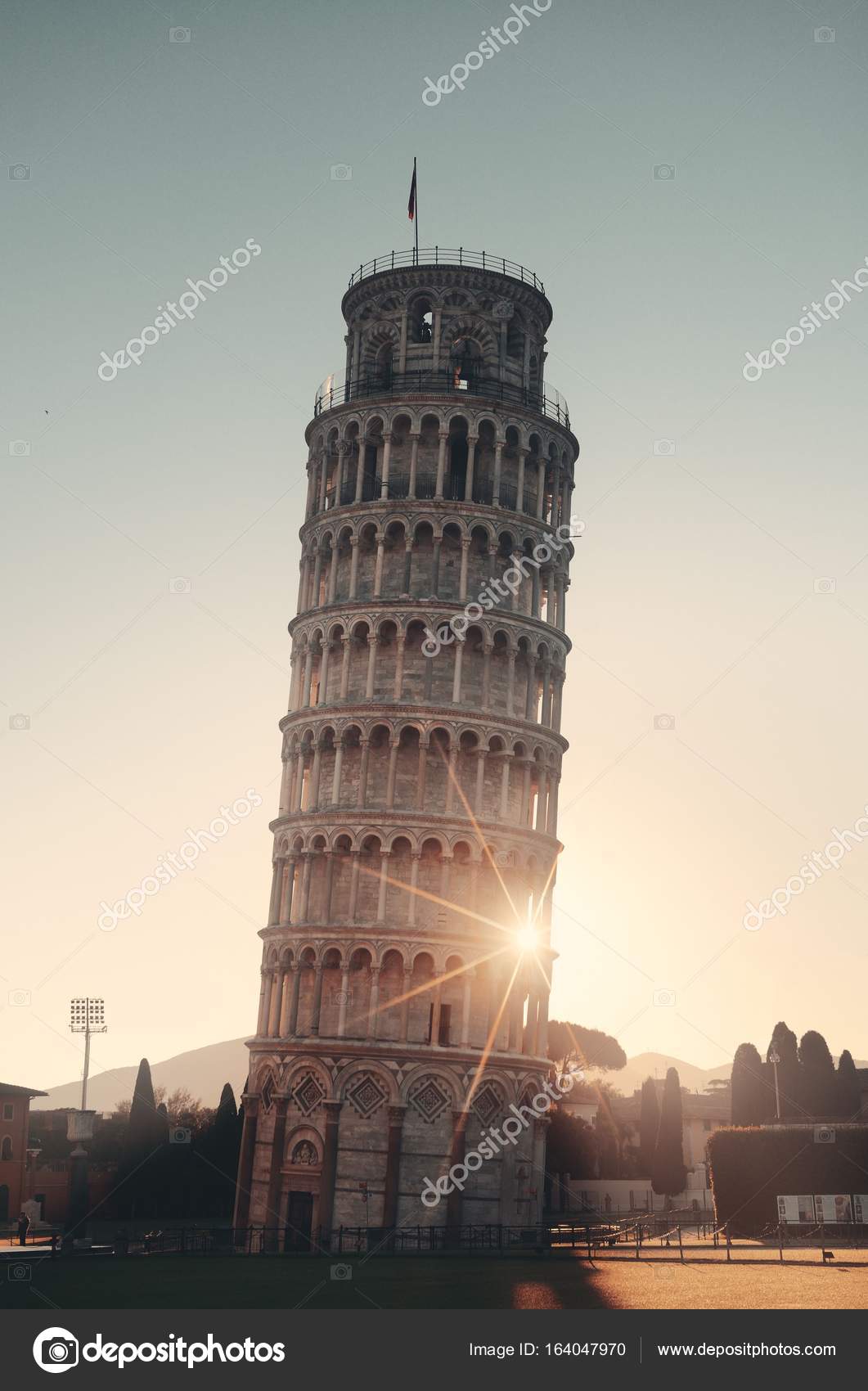 Страна падающей башни. Пизанская башня колонны. Пизанская башня в париже. Пизанская башня италия. Пизанская башня.