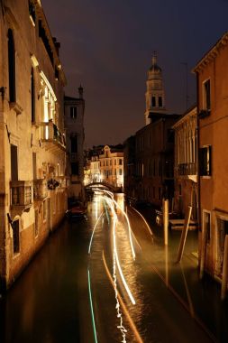 Venedik canal gece