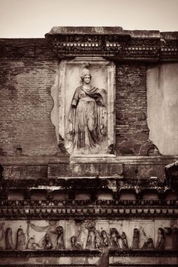 Roma Forumu kalıntıları ile
