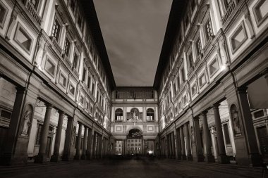 Uffizi Galerisi gece