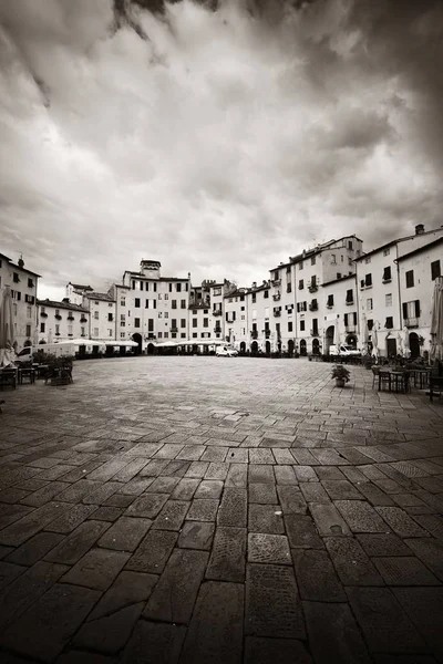 Piazza dell Anfiteatro in Lucca Italy — Stock Photo, Image