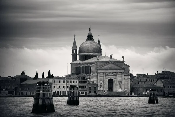 Iglesia de Venecia con cúpula — Foto de Stock