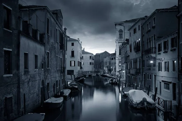 Venecia noche canal —  Fotos de Stock