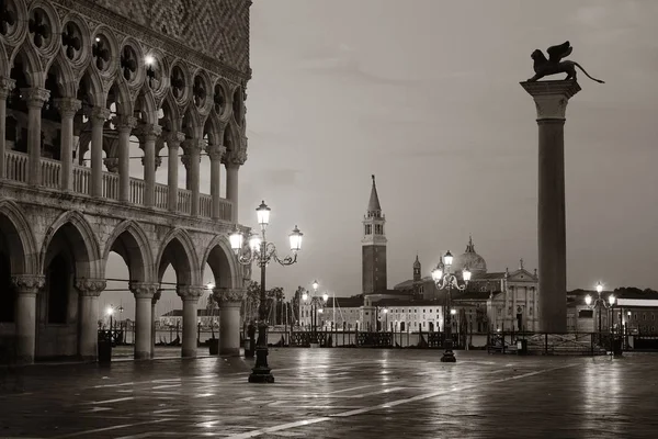 Venezia Piazza San Marco di notte — Foto Stock